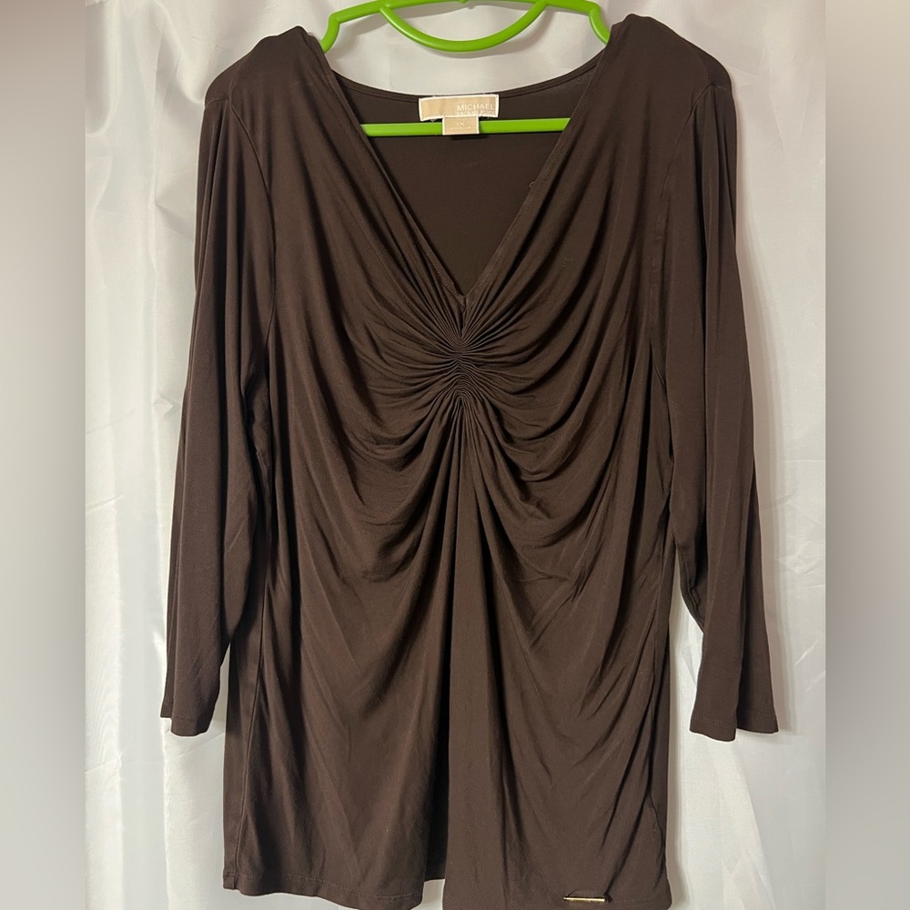 Michael Kors brown ruched women’s top size 1X in VGC. Very flattering